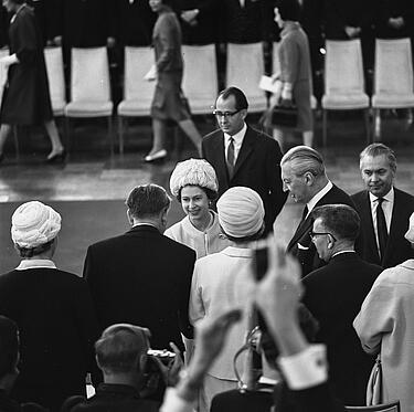 Queen, Begrüßung im Schloss Stuttgart, © Robert Häusser – Robert-Häusser-Archiv/Curt-Engelhorn-Stiftung, Mannheim