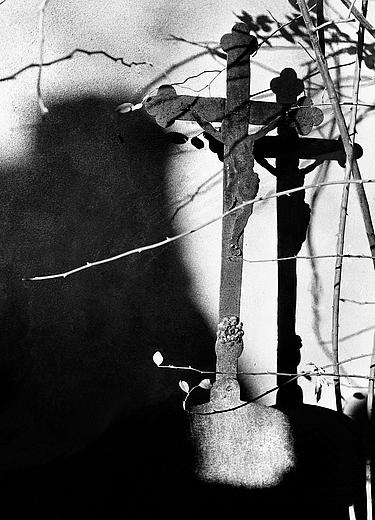 Kreuz im Schatten, Fotografie Robert Häusser