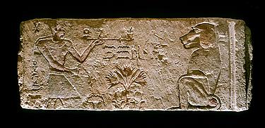 Relief Ptolemaios I. opfert vor Thot