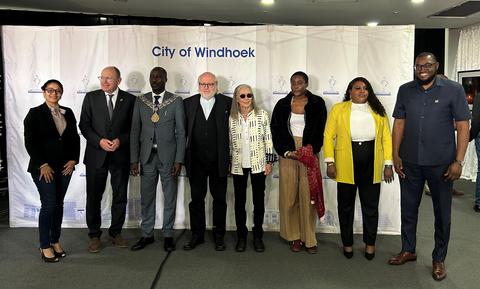 Gruppenbild bei Eröffnung in Windhoek