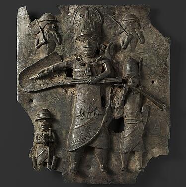 Reliefplatte, Benin-Bronzen, Reiss-Engelhorn-Museen