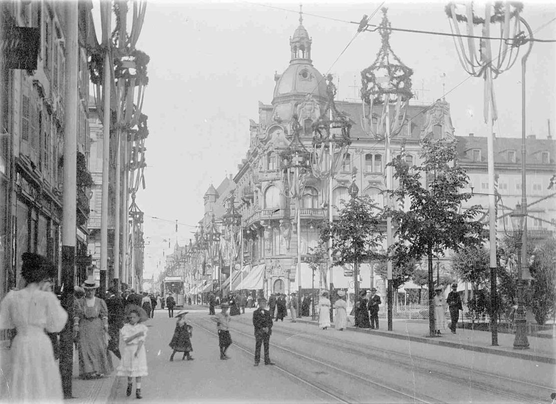 historische Fotografie von Mannheim um 1900, Blick auf Breite Straße